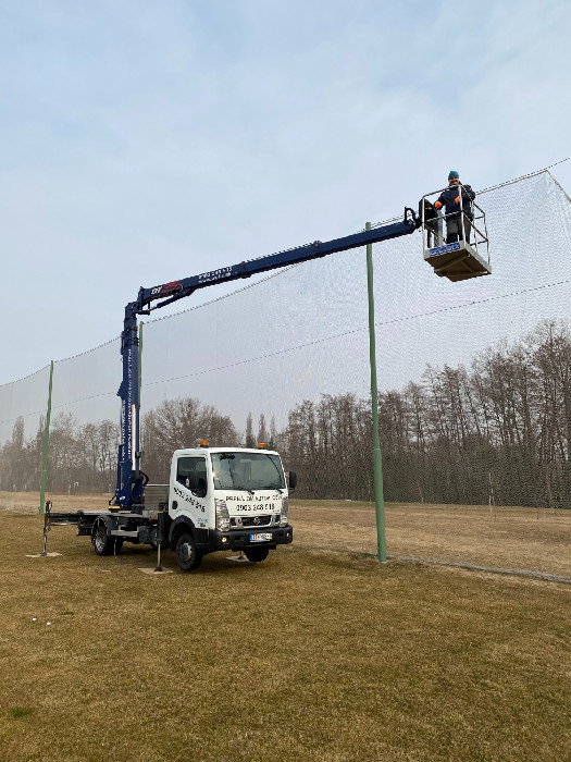 Montáž ochrannej siete na golfovom ihrisku