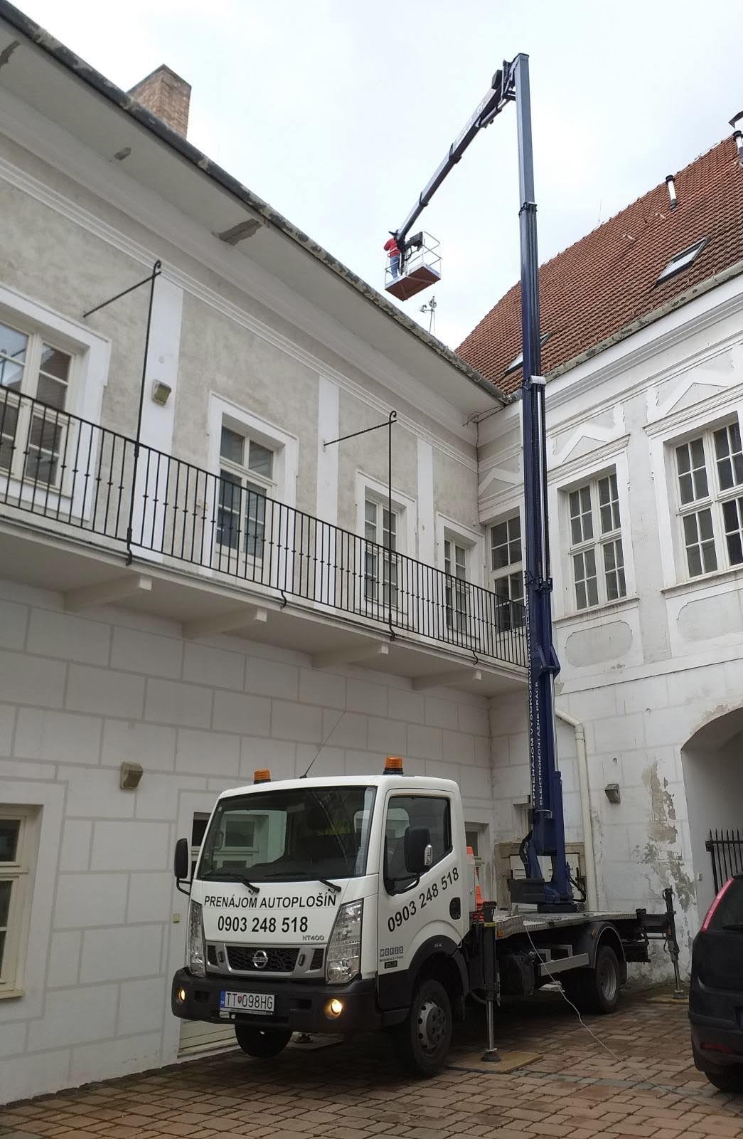 Orez stromov pri ceste