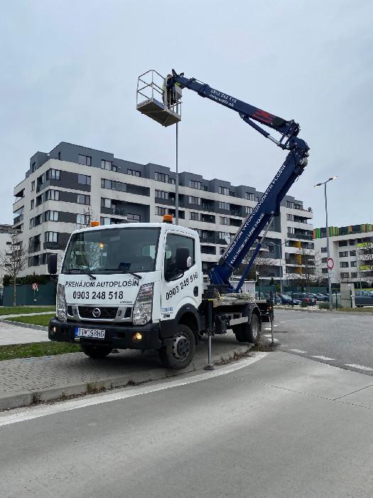 Oprava verejného osvetlenia z autoplošiny