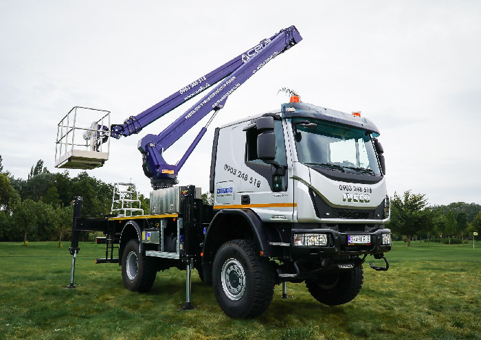 Autoplošina IVECO 37 m WOFIS s vysunutým ramenom