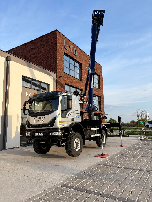 Autoplošina IVECO 37 m WOFIS s obsluhou